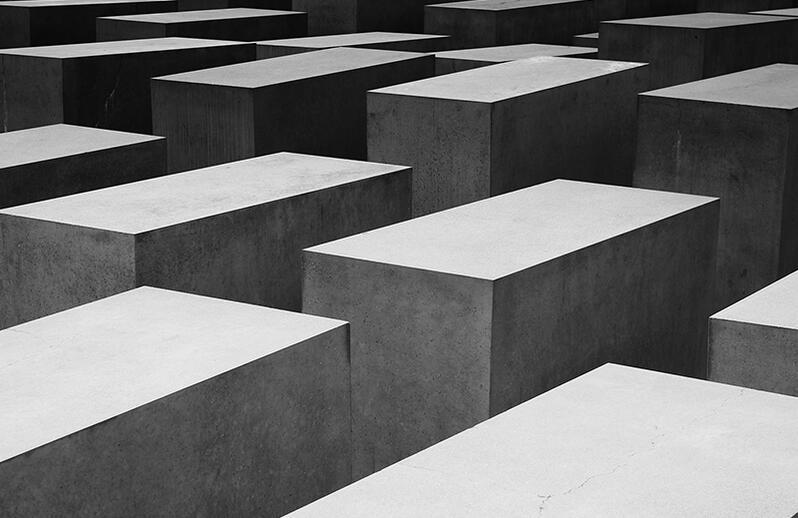 Jewish memorial in Berlin consisting of concrete slabs arranged in a grid patter