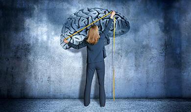 woman measuring a brain drawn on a wall
