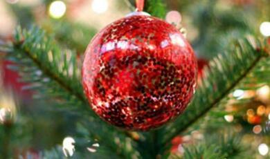 2015-12-08-JeremySummerly---Christmas-Bauble_660.jpg